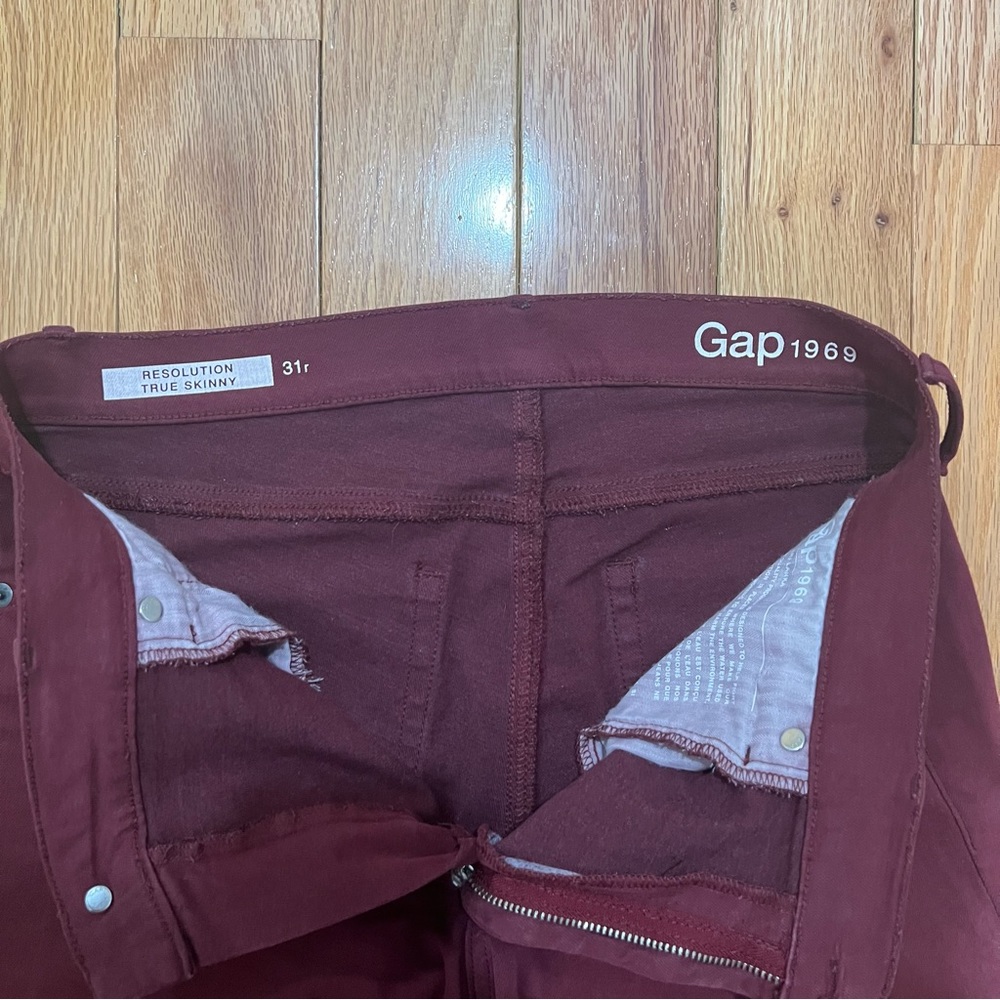 Gap Resolution Jeans Maroon - Picture 2 of 7